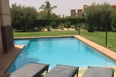 Image de Belle villa avec piscine et jardin privé