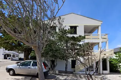 Image de Appartement de deux chambres avec la terrasse et la vue sur le mer Pag (A-18325-d)