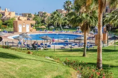 Image de Days in the Sun A1-Canine Park