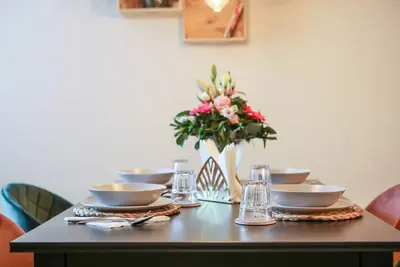 Image de 4 person old building near Kurfürstendamm