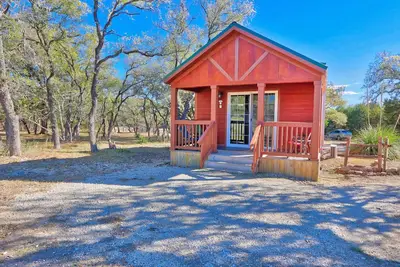 Image de Jacob's Well Cabin with Swimming Pool Access! Minutes from the Well!