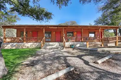 Image de Resort Swimming Pool, Fire Pit, Grill, and Bocce Ball Court - Sleeps 4!