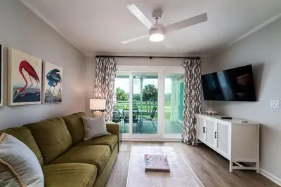 Image de Walk to Beach/Pools/Golf! 2br/2ba Villa! Amenity Access Available for purchase!