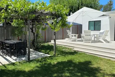 Image de Luxury Sonoma home with hot tub and beautiful deck and outdoor area