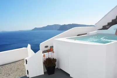 Image de Luxury Santorini Villa | Villa Mystic | Outdoor Plunge Pool | 1 Bedroom | Sea & Caldera View | Oia