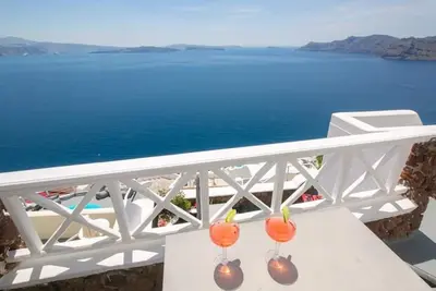 Image de Luxury Santorini Villa | Villa Cozy | 1 Bedroom | Indoor Plunge Pool & Caldera View | Oia