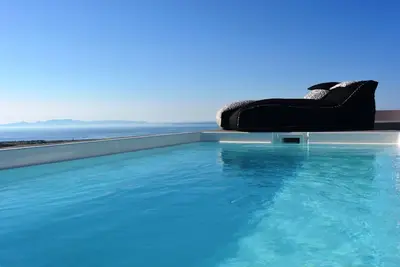 Image de Caldera Romance Cave Villa | Oia, Santorini | Private Terrace & Outdoor Hot Tub | Spectacular Sunset & Caldera Views | Traditional Cave-Style Luxury | Perfect for Honeymoons & Romantic Escapes