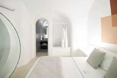 Image de Elegant Santorini House | Villa Serenity |Caldera View|Outdoor Hot Tub| Private Pool | Oia