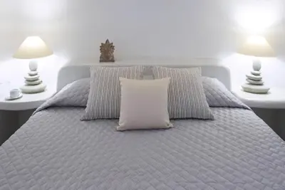 Image de Elegant Santorini House | 2 Bedroom Villa | Caldera View-Outdoor Hot Tub | Oia