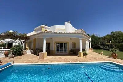 Image de Villa de luxe 5 chambres avec vue sur le golf