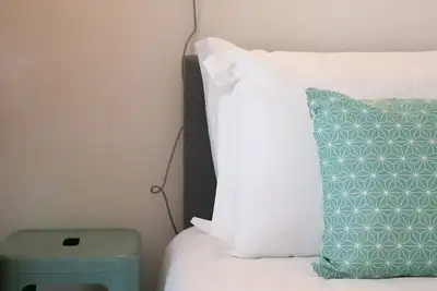 Image de Sunny photographer’s Studio Apt w/ balcony in Alcântara