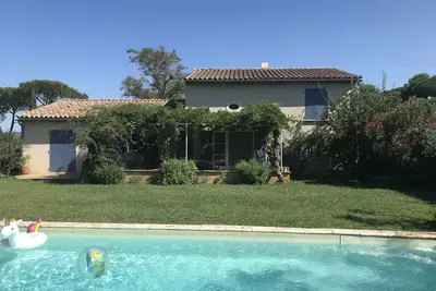 Image de Jolie maison familiale où il fait bon vivre, bien clôturée.