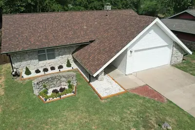 Image de Welcome to Innovators Home Tulsa Fenced Backyard Pets Welcome!