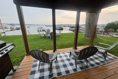 Image de Lakefront Cottage on Portage Lake and the Huron River Chain of Lakes