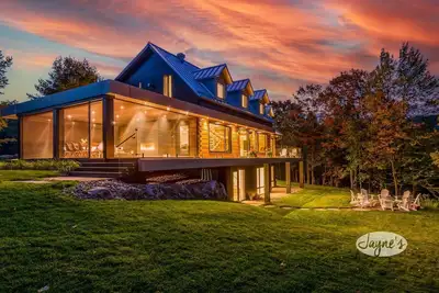 Image de 5 bdrm, 3 bath! Architectural gem!