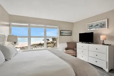 Image de W/D in Unit, Ocean Views Galore, Spectacular Sunrise & Sunset from property