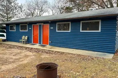 Image de Ymca Camp Pepin's Bergwall Cabin - A Camper Cabin on the Lake