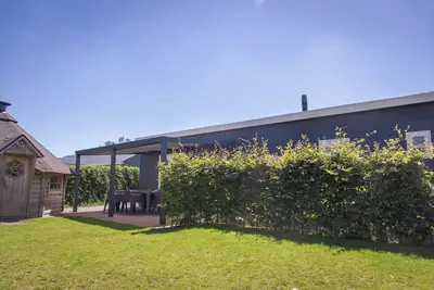 Image de 6 + 6 person Veluwelodge Xl with grill house