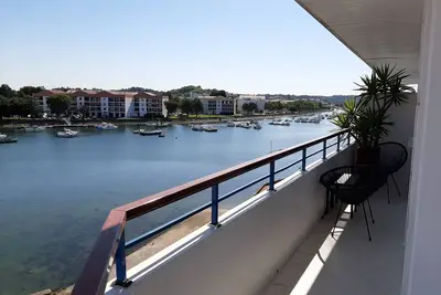 Ciboure : T4 spacieux avec balcon et véranda, proche golf