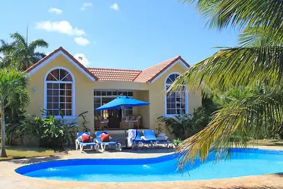 Image de 3bd Villa with private pool, kids playground, tennis\/basket courts, soccer field