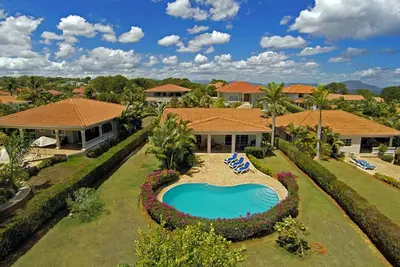 Image de Kids-friendly gated residence with playground\/tennis\/basket\/soccer, private pool