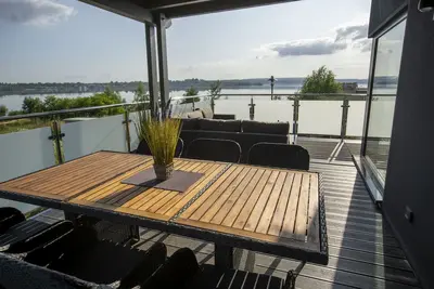 Image de Traumhaus 6 Personen, 150m², sauna, wanne, kamine, terrassen, garten, grill, sky Tv