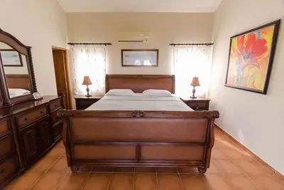 Image de Super-Discounted 4bd guest-friendly villa, private pool, near everything!