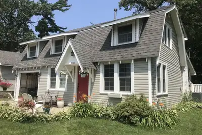 Image de Two Bedroom Home Walking Distance from Cedar Lake