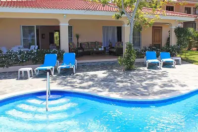 Image de Kids-friendly 4bd villa in central Sosua, private pool, playground\/sports courts
