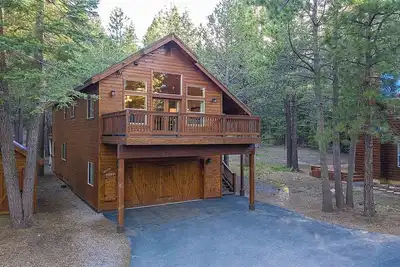 Beautifully Appointed, Cozy Cabin with Chef's Kitchen