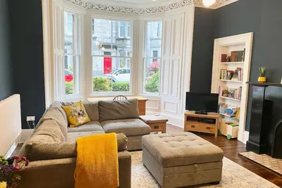 Image de Stylish 3 bed  2 bath Meadows main door garden apt
