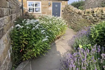 Image de Country cottage close to both Holmfirth & Peak District with stunning views.