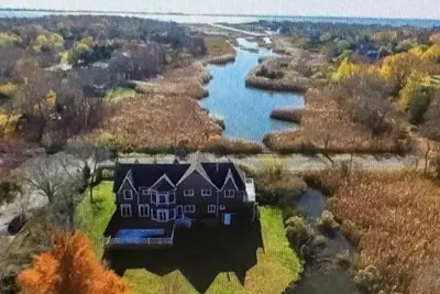 Image de Beautiful Westhampton Moriches Bay home!