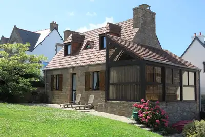 Image de Maison bretonne exposée Sud avec jardin à 50m de la baie Ste Anne à Tregastel