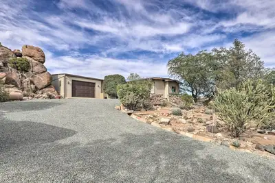 Image de Walk to Watson Lake: Private Prescott Home!