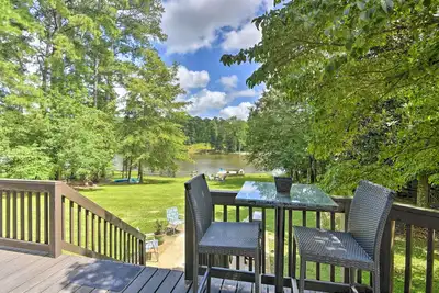 Image de Lake & Golf Retreat w/ Dock & 2 Luxury Decks!