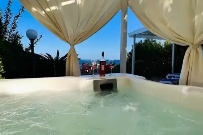 Image de Rotunda by the Sea - Castro Marina - Luxury Holiday Rental Directly by the Sea
