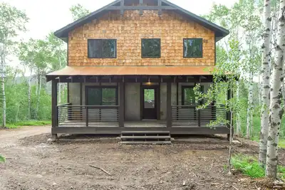 Image de Brand New on Terry Peak with Hot Tub, Secluded, Large Windows and Open Living