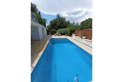 Image de Villa avec piscine dans cadre calme a proximité de la plage