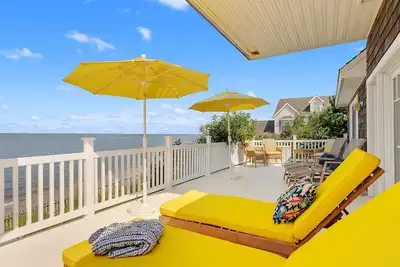 Image de Magnificient Luxurious Home with Built-in Pool on the Beach