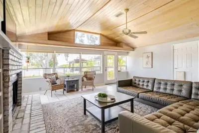 Image de Tampa Bay Waterfront Home-Pet Friendly-Hot Tub-Complimentary Kayaks