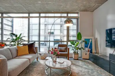 Image de Spacious Corner Loft in King West Toronto