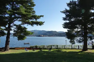 Image de Beautiful garden front Lake Orta for relax vacation free use conoes, bikes