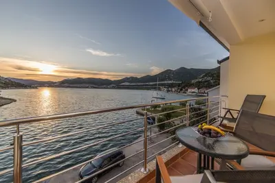 Image de Apartments Ema-Comfort Two Bedroom Apartment with Sea View