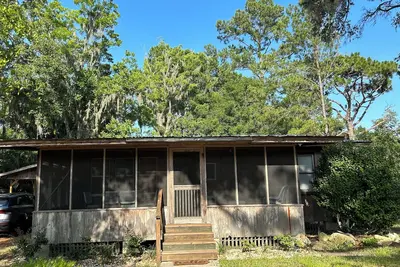 Image de 3 bedroom wood home near the water