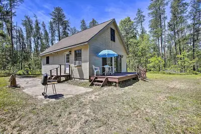 Image de Secluded Irons Cabin w/ 5-Acre Yard, Deck, Grill!