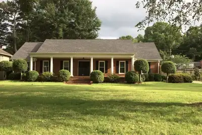 Image de East Memphis Very Quiet Large 5 Br, 3 Bath, 10 beds with King sleeps 14