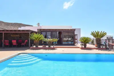 Image de Belle villa La Petit avec piscine, terrasse, jardin et Wi-Fi