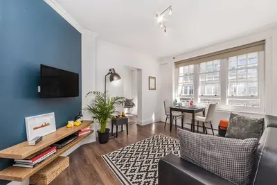 Image de Sunny Soho Carnaby Home | Quiet street 20 sec to shops | Parking