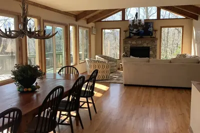 Image de Ultimate Vacation Cottage with 6 passenger golf cart available for small fee!
